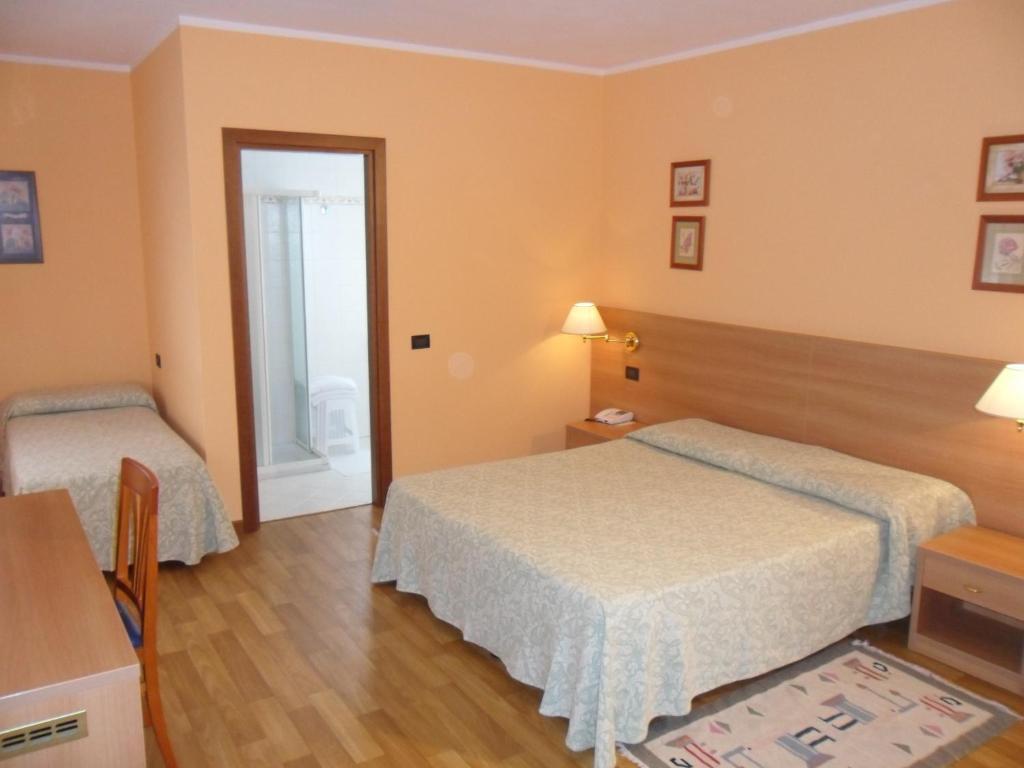 Hotel Ristorante Al Bassanello Bassano del Grappa Room photo