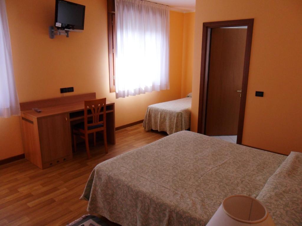 Hotel Ristorante Al Bassanello Bassano del Grappa Room photo